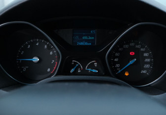 Подержанный автомобиль Ford Focus Sedan 2011 года (14 фото)