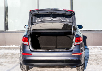 Подержанный автомобиль Kia Rio Sedan 2016 года (20 фото)