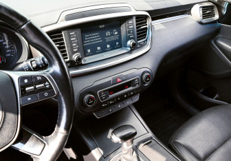 Подержанный автомобиль Kia Sorento 2018 года (10 фото)