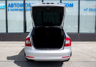 Подержанный автомобиль Skoda Octavia Liftback 2011 года (18 фото)