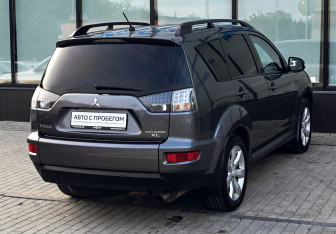 Подержанный автомобиль Mitsubishi Outlander 2012 года (5 фото)