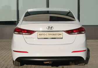 Подержанный автомобиль Hyundai Elantra Sedan 2016 года (4 фото)