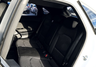 Подержанный автомобиль Kia Ceed Hatchback 2019 года (15 фото)