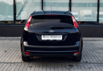 Подержанный автомобиль Ford Focus Hatchback 2006 года (4 фото)
