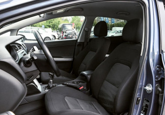 Подержанный автомобиль Kia Ceed Hatchback 2015 года (18 фото)