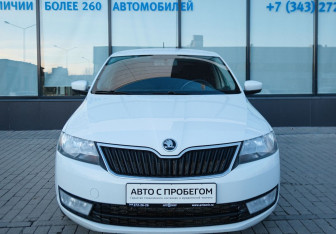 Подержанный автомобиль Skoda Rapid Liftback 2016 года (8 фото)