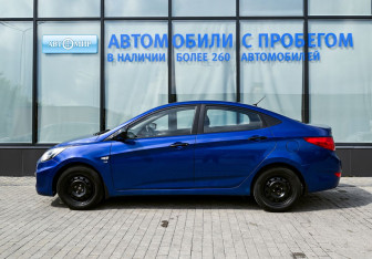 Подержанный автомобиль Hyundai Solaris Sedan 2013 года (2 фото)