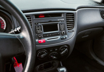 Подержанный автомобиль Kia Rio Sedan 2011 года (11 фото)