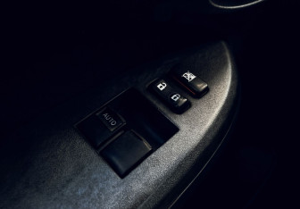 Подержанный автомобиль Toyota Corolla Sedan 2007 года (12 фото)