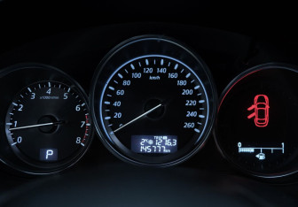 Подержанный автомобиль Mazda CX-5 2012 года (15 фото)