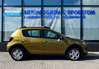 Подержанный автомобиль Renault Sandero 2017 года (6 фото)