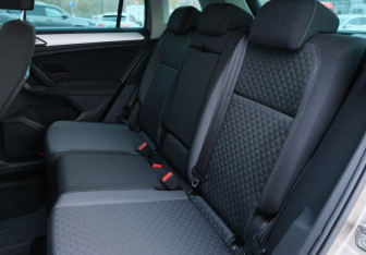 Подержанный автомобиль Volkswagen Tiguan 2018 года (18 фото)