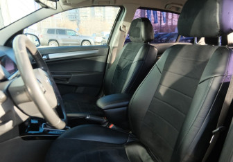 Подержанный автомобиль Opel Astra Sedan 2011 года (16 фото)