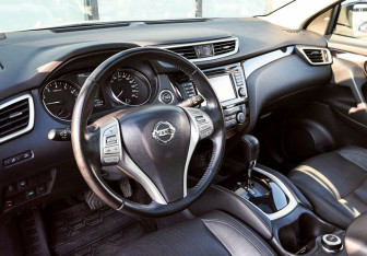 Подержанный автомобиль Nissan Qashqai 2017 года (16 фото)