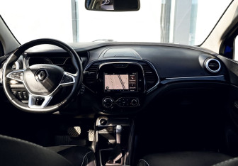 Подержанный автомобиль Renault Kaptur 2020 года (18 фото)