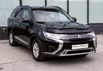 Подержанный автомобиль Mitsubishi Outlander 2021 года (7 фото)
