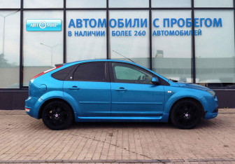 Подержанный автомобиль Ford Focus Hatchback 2005 года (6 фото)