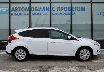 Подержанный автомобиль Ford Focus Hatchback 2012 года (6 фото)