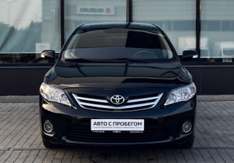 Подержанный автомобиль Toyota Corolla Sedan 2012 года (8 фото)