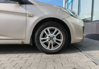 Подержанный автомобиль Hyundai Solaris Sedan 2011 года (19 фото)