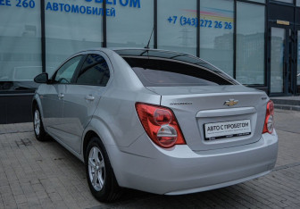 Подержанный автомобиль Chevrolet Aveo Sedan 2013 года (3 фото)