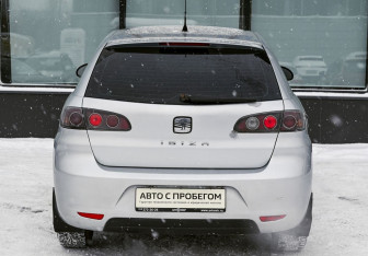 Подержанный автомобиль SEAT Ibiza Hatchback 2007 года (4 фото)
