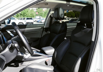Подержанный автомобиль Geely Atlas Pro 2023 года (16 фото)