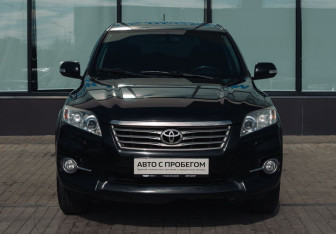 Подержанный автомобиль Toyota RAV4 2011 года (8 фото)