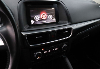 Подержанный автомобиль Mazda CX-5 2016 года (11 фото)