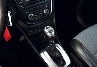 Подержанный автомобиль Opel Mokka 2014 года (10 фото)