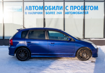 Подержанный автомобиль Honda Civic Hatchback 2003 года (7 фото)