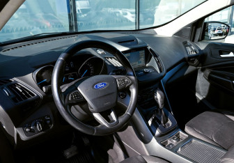 Подержанный автомобиль Ford Kuga 2019 года (16 фото)