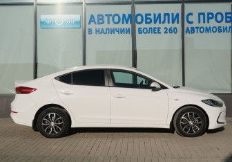 Подержанный автомобиль Hyundai Elantra Sedan 2016 года (6 фото)