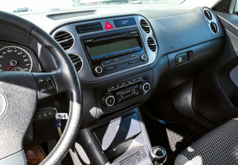 Подержанный автомобиль Volkswagen Tiguan 2010 года (12 фото)