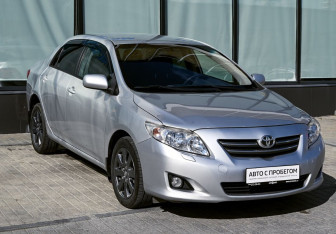 Подержанный автомобиль Toyota Corolla Sedan 2007 года (7 фото)
