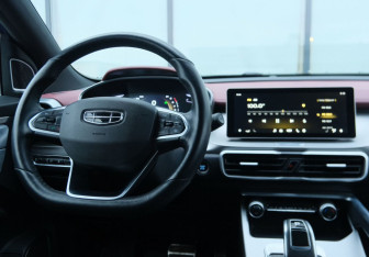 Подержанный автомобиль Geely Coolray 2021 года (10 фото)