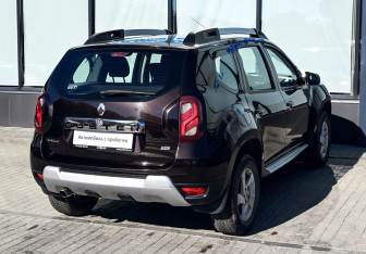 Подержанный автомобиль Renault Duster 2017 года (5 фото)
