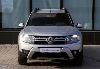 Подержанный автомобиль Renault Duster 2018 года (8 фото)