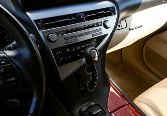 Подержанный автомобиль Lexus RX 2011 года (10 фото)