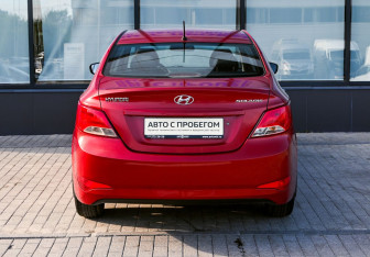 Подержанный автомобиль Hyundai Solaris Sedan 2015 года (4 фото)