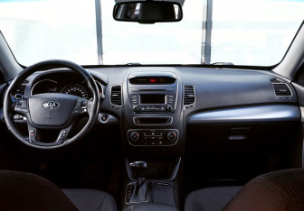 Подержанный автомобиль Kia Sorento 2015 года (20 фото)