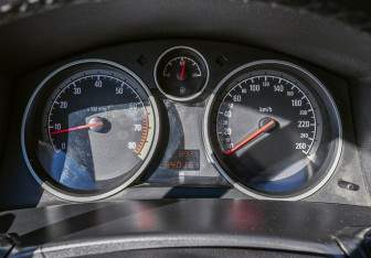 Подержанный автомобиль Opel Astra Hatchback 2005 года (9 фото)