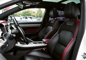 Подержанный автомобиль Geely Coolray 2022 года (18 фото)