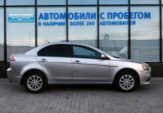 Подержанный автомобиль Mitsubishi Lancer Sedan 2013 года (6 фото)