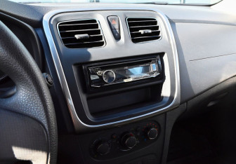 Подержанный автомобиль Renault Logan Sedan 2016 года (10 фото)