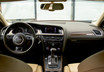Подержанный автомобиль Audi A4 Sedan 2013 года (18 фото)