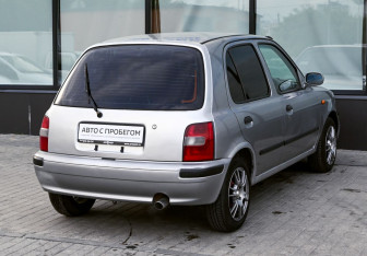 Подержанный автомобиль Nissan March Hatchback 1998 года (5 фото)