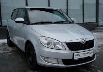 Подержанный автомобиль Skoda Fabia Hatchback 2013 года (7 фото)