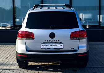 Подержанный автомобиль Volkswagen Touareg 2003 года (4 фото)