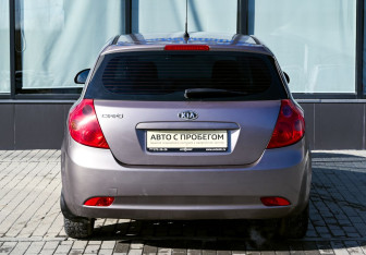 Подержанный автомобиль Kia Ceed Hatchback 2007 года (4 фото)